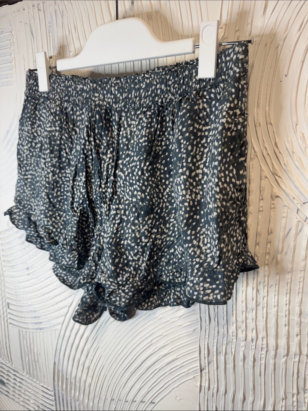 Melrose and Market Black and White Dot Print Ruffle Lounge Shorts N0370 - Picture 2 of 3